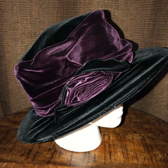 Vintage Velvet Plum Hat By Plaza Suites 